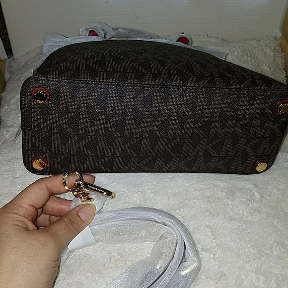 SOLD✔Nwt michael kors small emmy - Picture 2 of 8